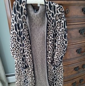 Gorgeous Cheetah print long cardigan with pockets